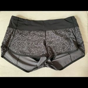 Lululemon speed short size 6- 2.5 inseam